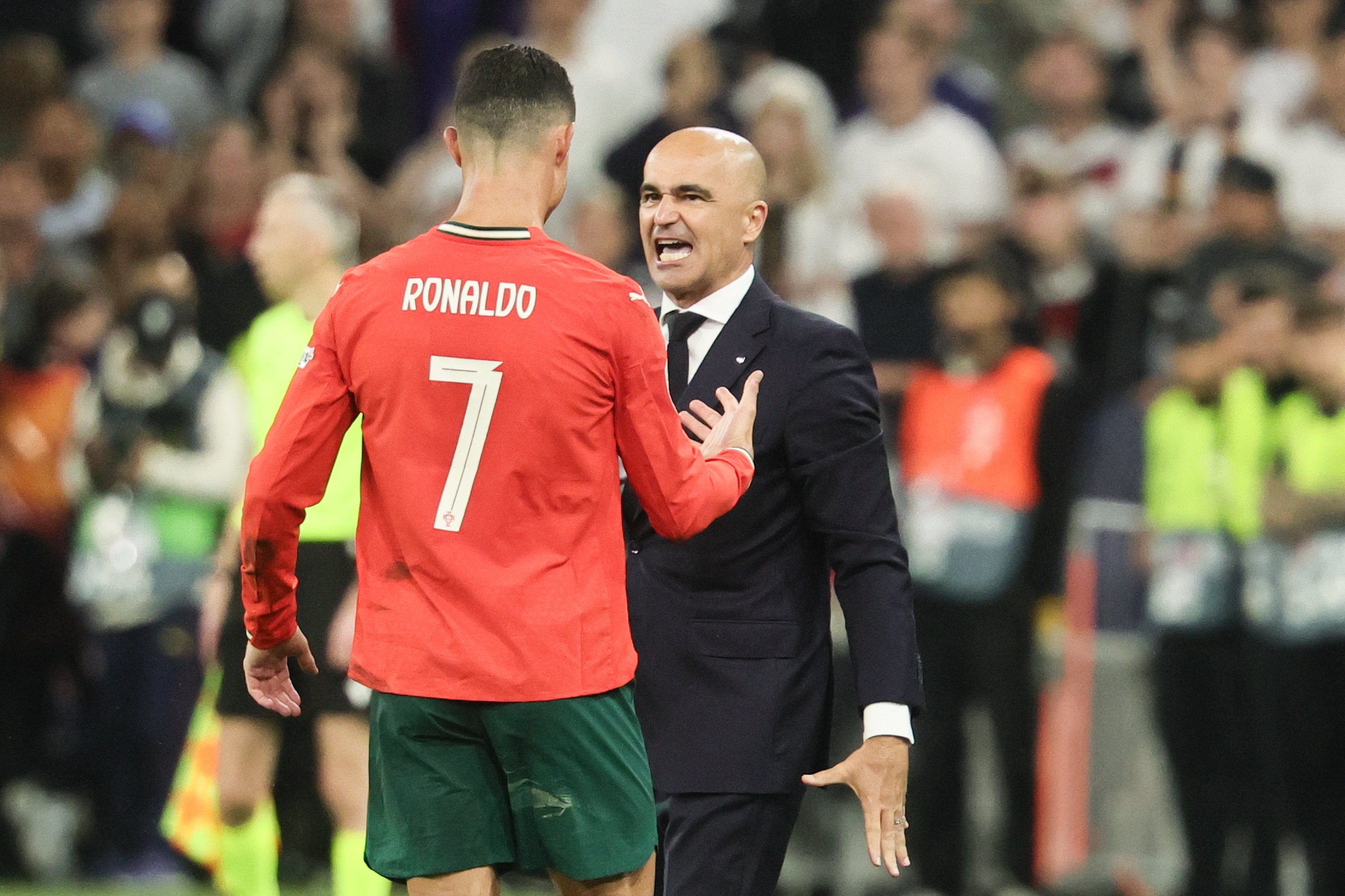 壹号娱乐包含关键时刻葡萄牙体育再遭质疑：葡超节点到来，球迷炸锅，年轻球员得到机会的词条