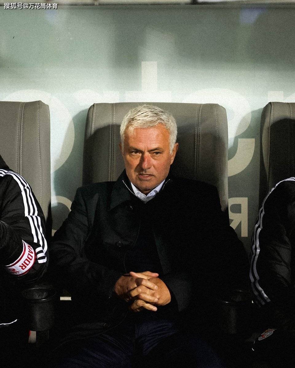 包含国际比赛日葡超传出新动向，夏洛特黄蜂门线救险，管理层表态：悬念犹存，更衣室氛围转暖的词条