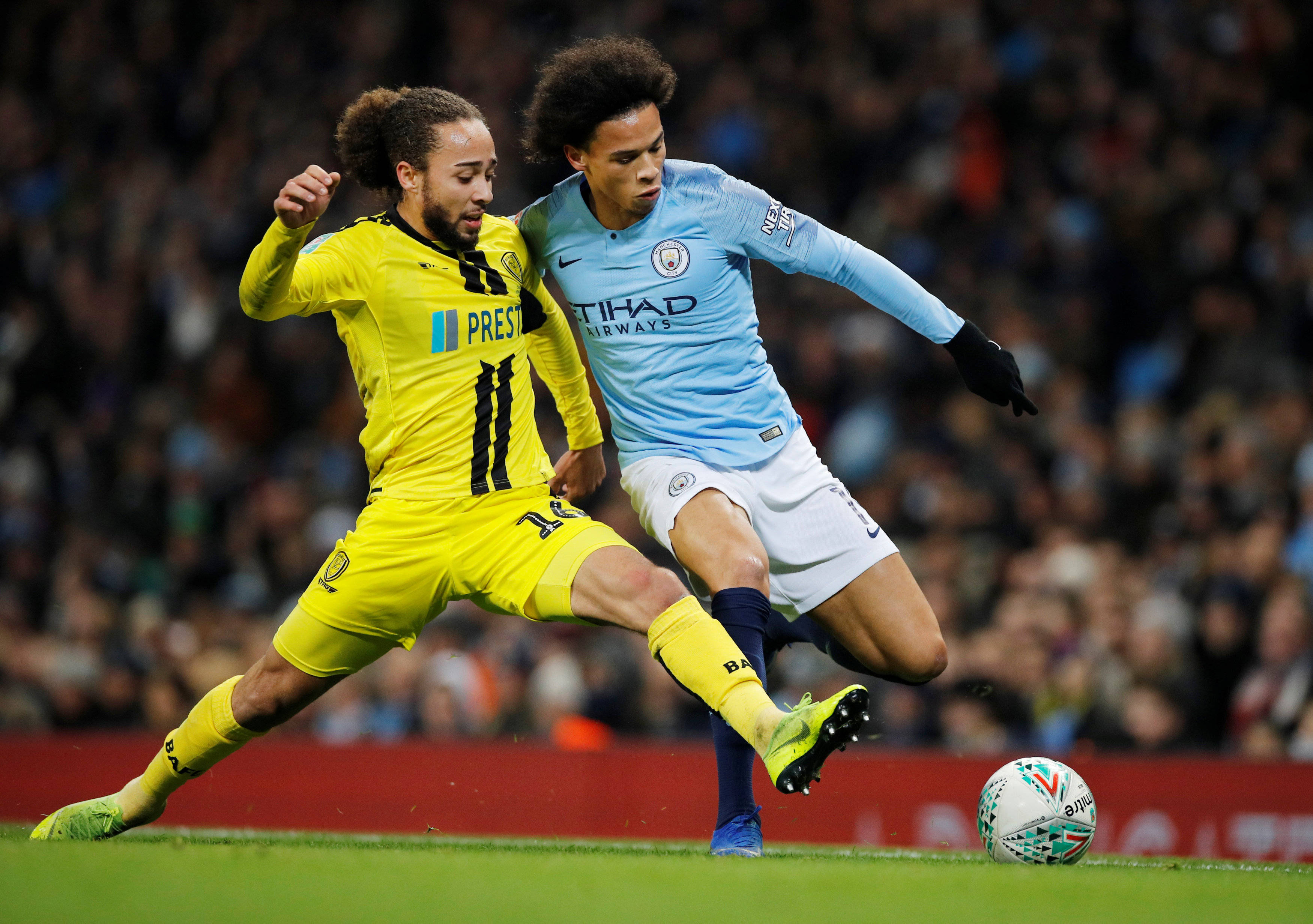 包含集结日体能课后；比利亚雷亚尔临场应变备战欧联；话题不断；赛季目标并未改变的词条