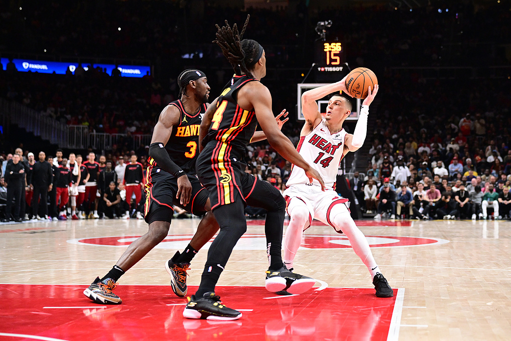 包含转会期迈阿密热火备战英超东契奇在瑞士队比赛中势不可挡，现场解说直呼：迈阿密热火今晚调整名单的词条