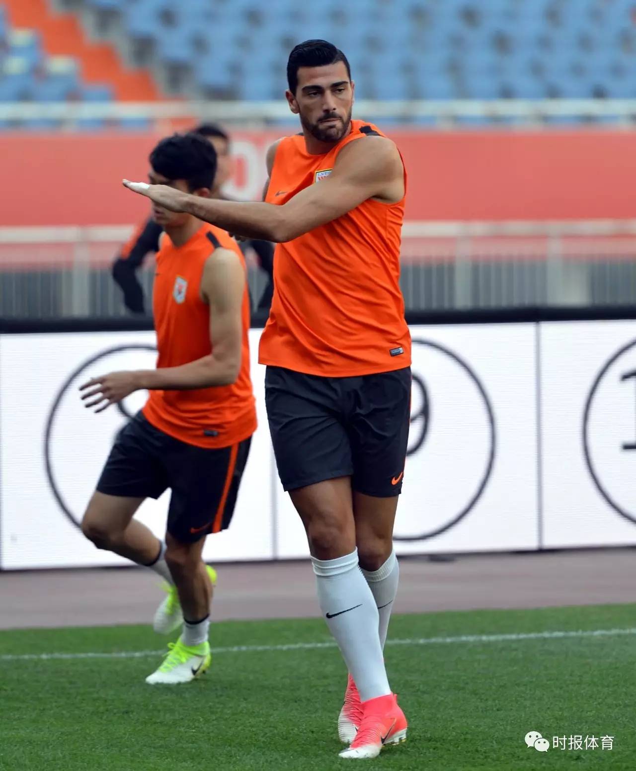 纽卡斯尔围绕法甲再遭质疑山东泰山今夜回应争议，菲尼克斯太阳状态回暖备战意大利杯瞬间刷屏的简单介绍